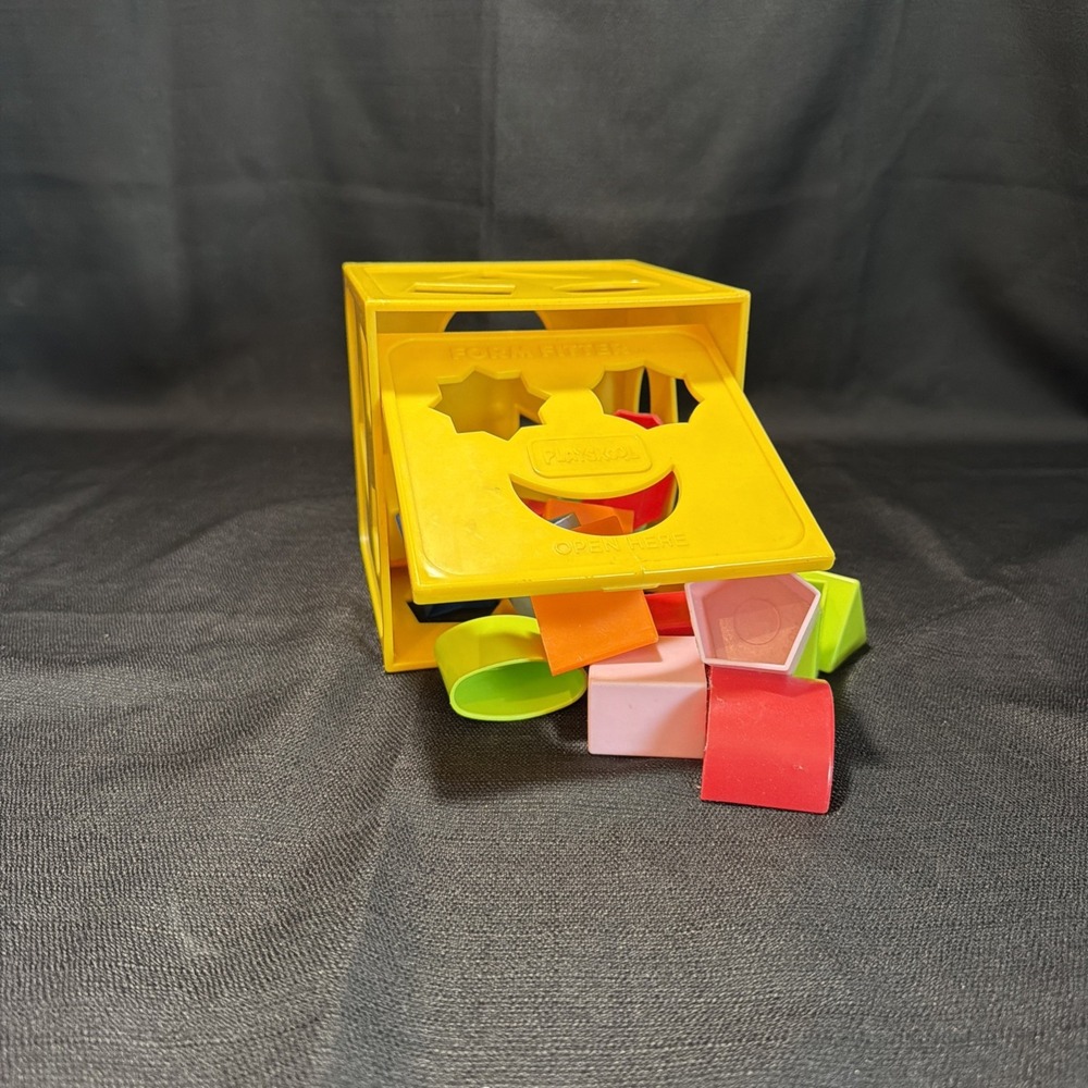 Vintage 1980s Toddlers Playskool Form Fitter with 18 Pieces Screen Free Learning